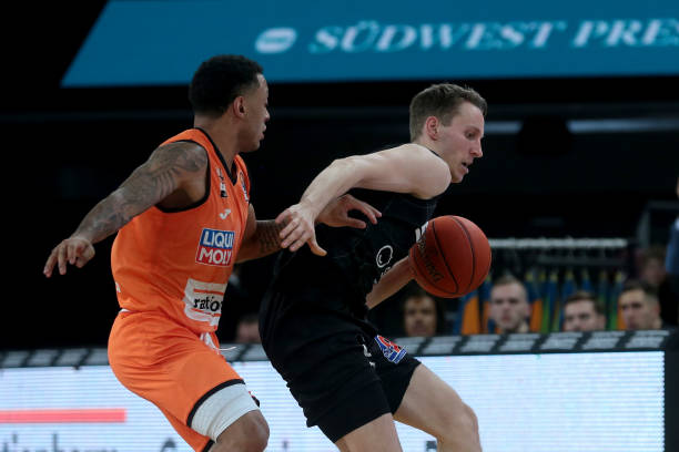 权力集中在 权力集中在